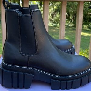 Steve Madden Girl Black Chunky Platform Pheobee Chelsea Boot Bootie Brand NEW